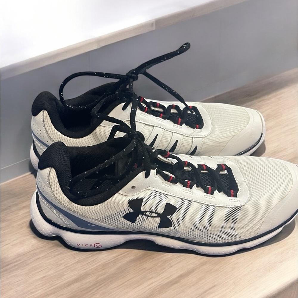 Under Armour Men's White and Black Running Shoes